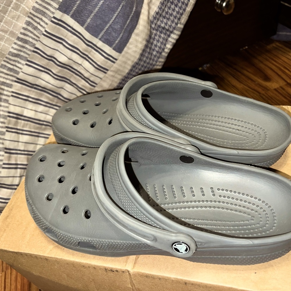 Very nice gray crocs!